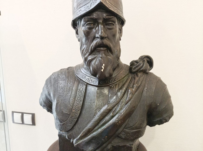 Busto de Hernán Cortés del IHCM.
