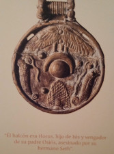Medallón con iconografía cosmogónica